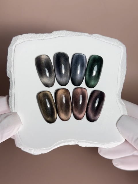 BIBLIOTEKA Cat Eye Gel Polish 03 Midnight, 10 ml - granatowy lakier hybrydowy z efektem "kocie oko"