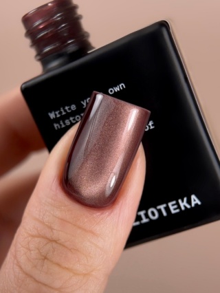 BIBLIOTEKA Cat Eye Gel Polish 07 Wine Flare, 10 ml - brązowy lakier hybrydowy z efektem "kocie oko"