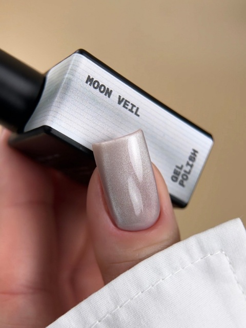 BIBLIOTEKA Cat Eye Gel Polish 09 Moon Veil, 10 ml - jasnoszary lakier hybrydowy z efektem „kociego oka"