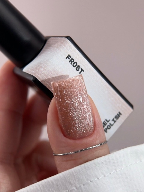 BIBLIOTEKA Cat Eye Gel Polish 27 Frost, 10 ml - różowo-beżowy lakier hybrydowy z efektem „kociego oka"