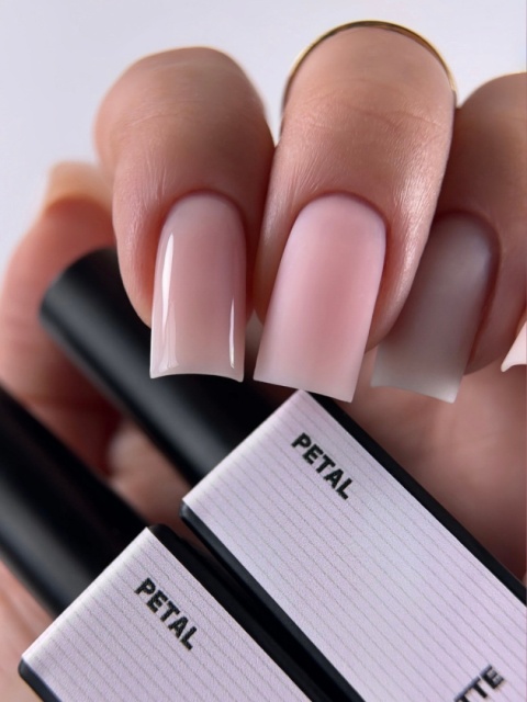 BIBLIOTEKA Gloss Cover Top PETAL 02 - jasnoróżowy top hybrydowy bez warstwy dyspersyjnej, 10 ml